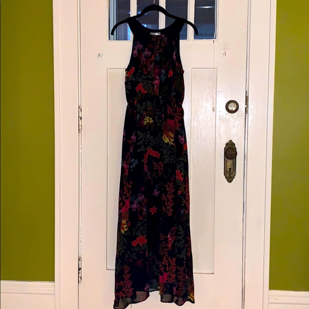 Sleeveless round-neck maxi dress...with birds!